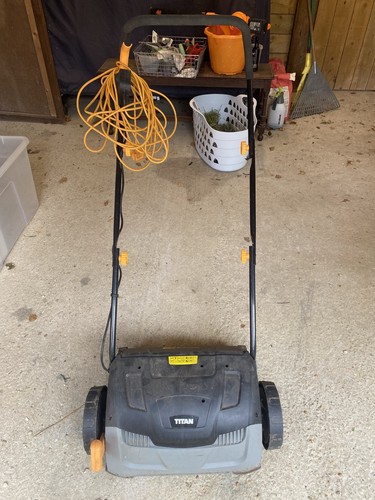 Titan lawn scarifier vgc - scarifier,